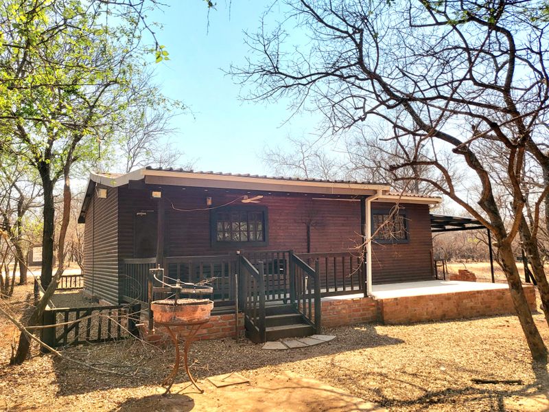 Charming 2-bedroom house in scenic Marloth Park, perfect for nature lovers and tranquil living! - Photo 3