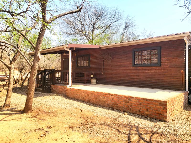 Charming 2-bedroom house in scenic Marloth Park, perfect for nature lovers and tranquil living! - Photo 2