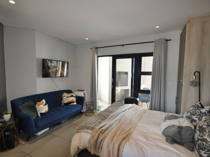 Private Corner Bachelor Apartment - The Den - Photo 7