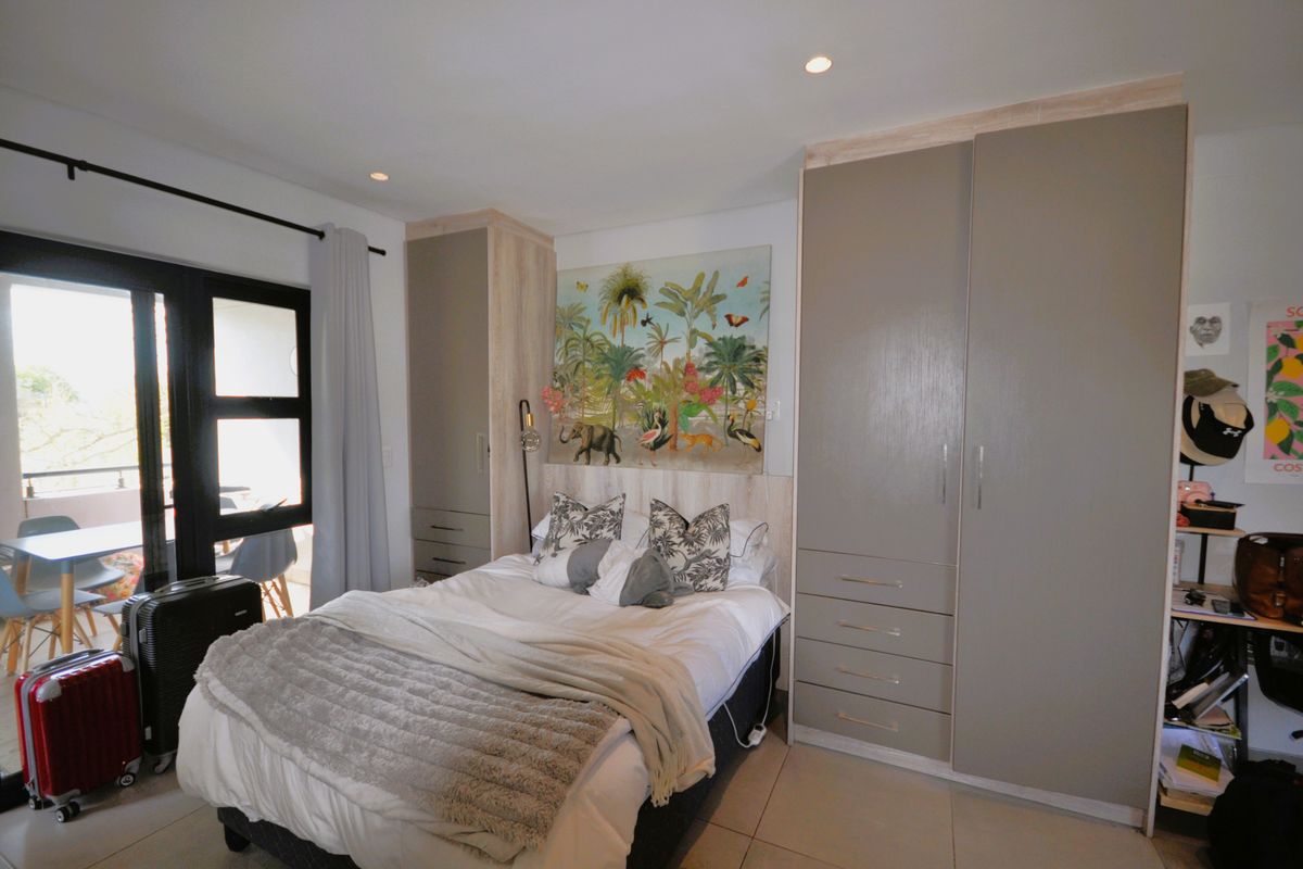 Private Corner Bachelor Apartment - The Den - Photo 5