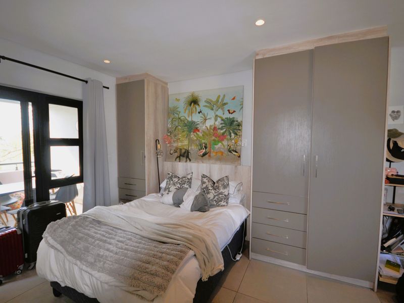 Private Corner Bachelor Apartment - The Den - Photo 5