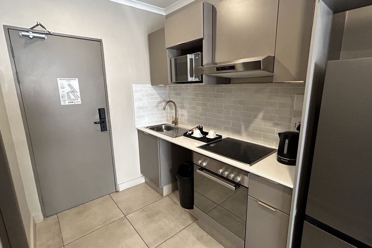 Luxury Home stop for the business person looking for home from Home. - Photo 3