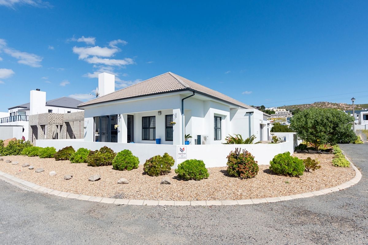 Charming three bedroom house for sale in Sandy Point Beach Estate, St Helena Bay - Photo 2