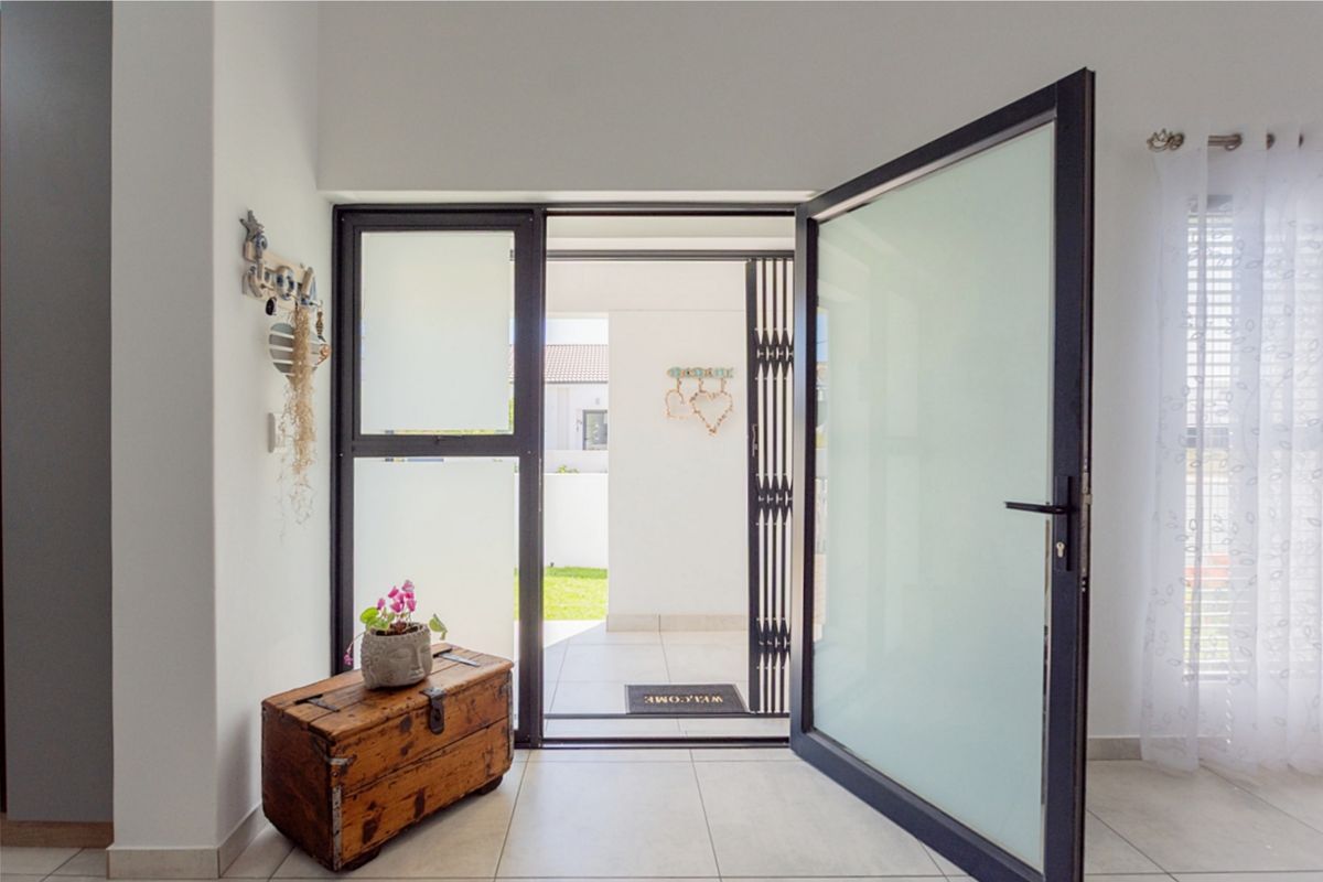 Charming three bedroom house for sale in Sandy Point Beach Estate, St Helena Bay - Photo 3