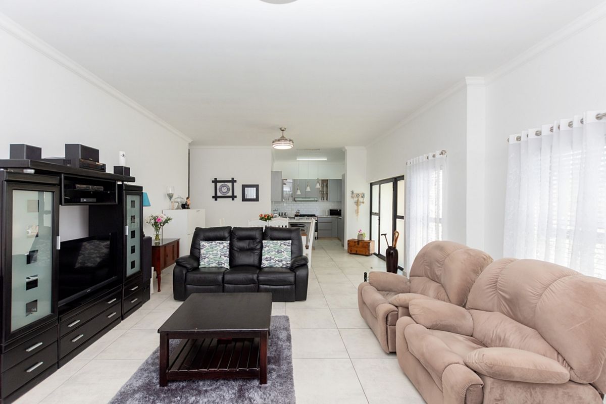 Charming three bedroom house for sale in Sandy Point Beach Estate, St Helena Bay - Photo 5