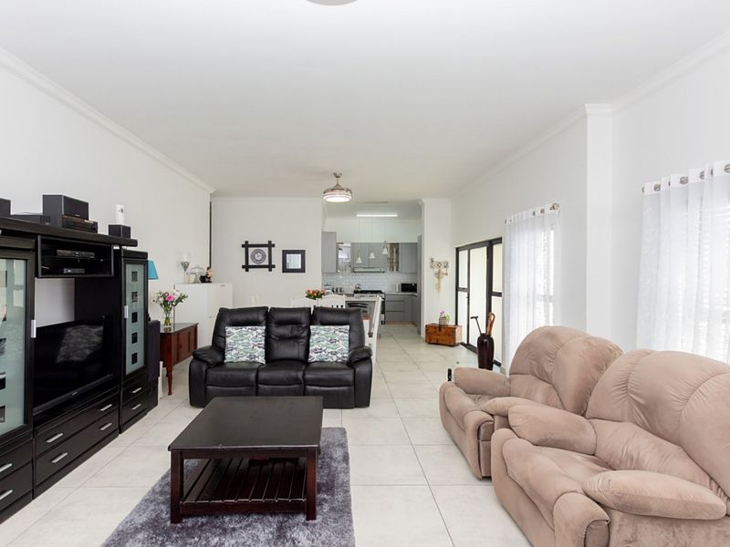 Charming three bedroom house for sale in Sandy Point Beach Estate, St Helena Bay - Photo 5