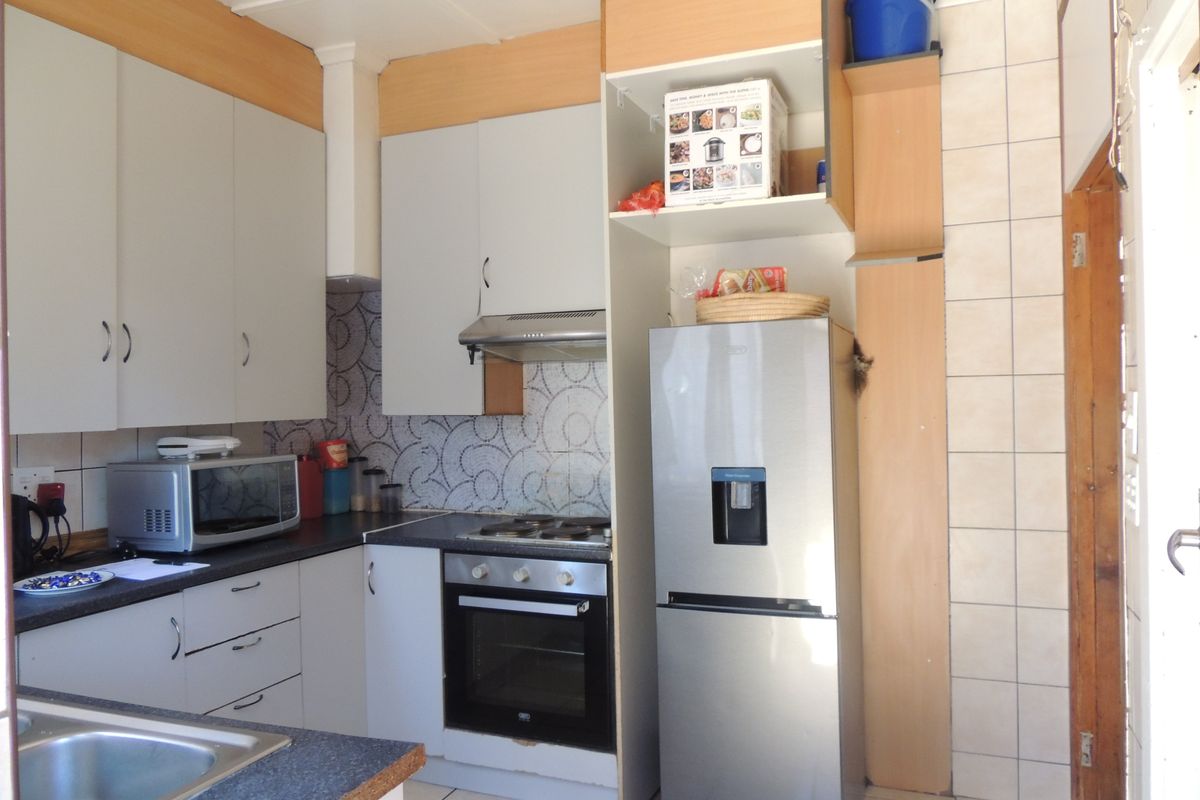 Family Home with Income-Generating Cottage! - Photo 2