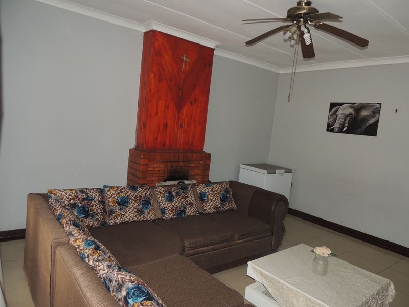 Family Home with Income-Generating Cottage! - Photo 5