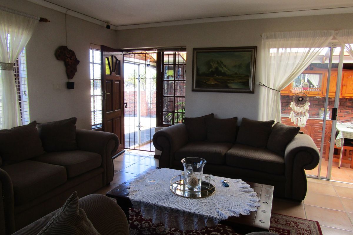 Perfect Family Home - Photo 5