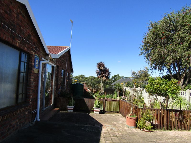 Perfect Family Home - Photo 2