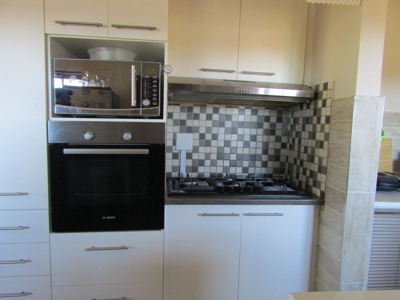 Perfect Family Home - Photo 7