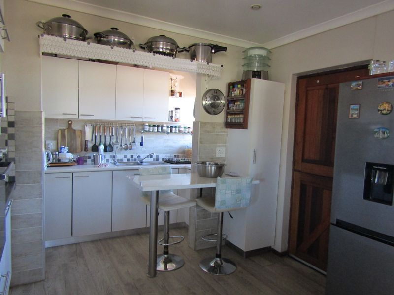 Perfect Family Home - Photo 8