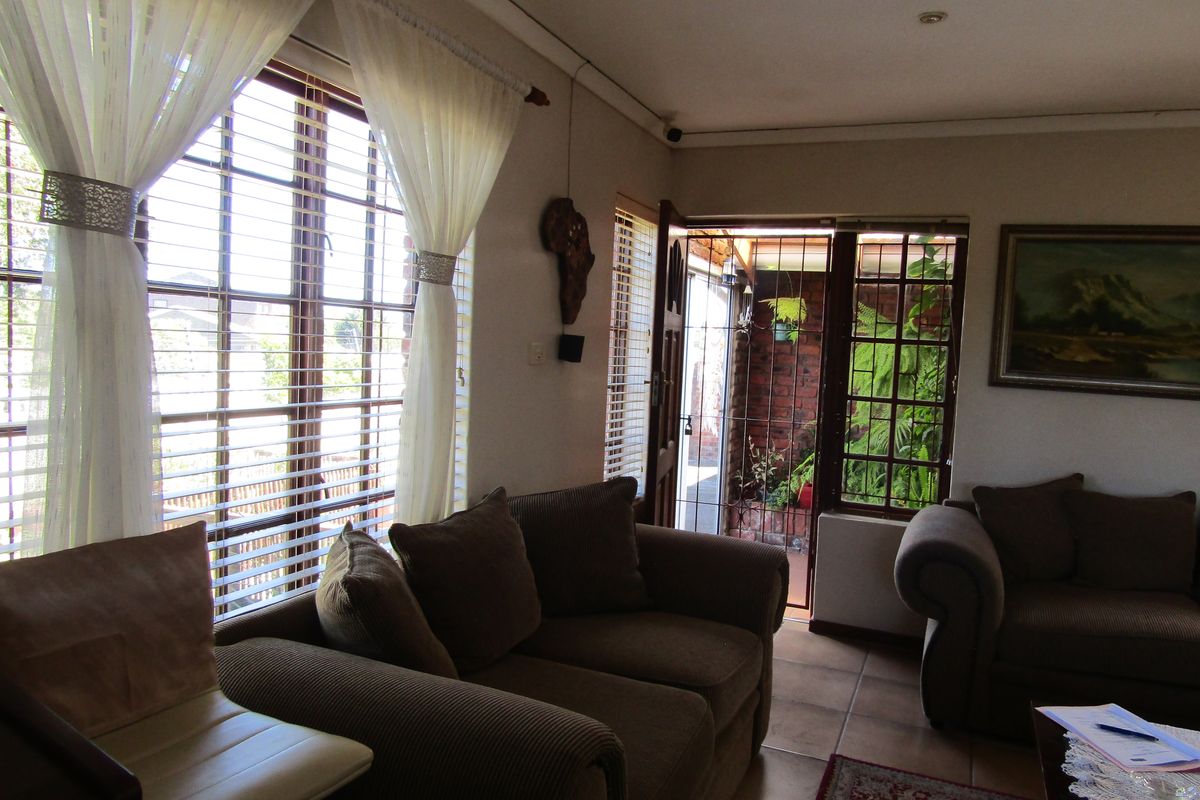 Perfect Family Home - Photo 4