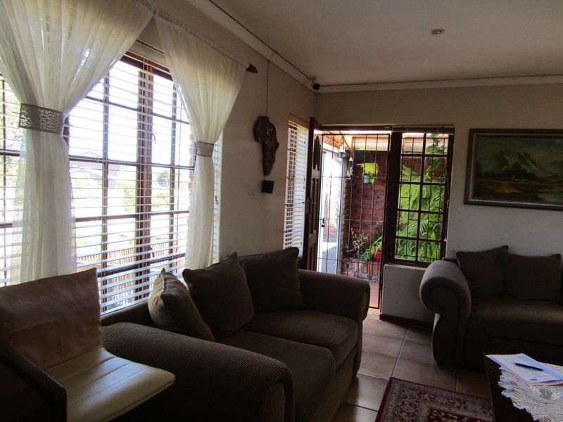 Perfect Family Home - Photo 4