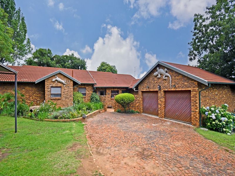 Lovely Family Home in Sought After Boomed Area - Photo 2