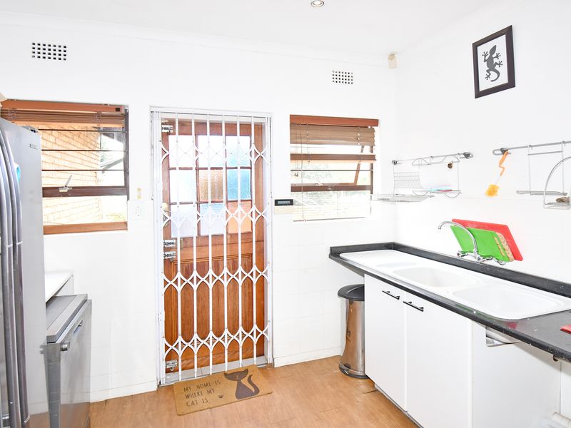 Lovely Family Home in Sought After Boomed Area - Photo 6