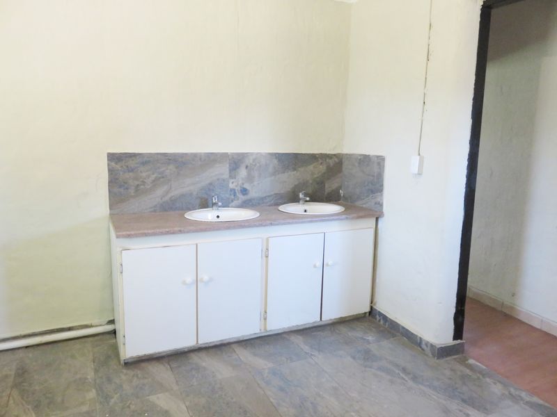 Farm House to rent between Lethabo Power Station and Groenpunt,   off R716 road - Photo 8