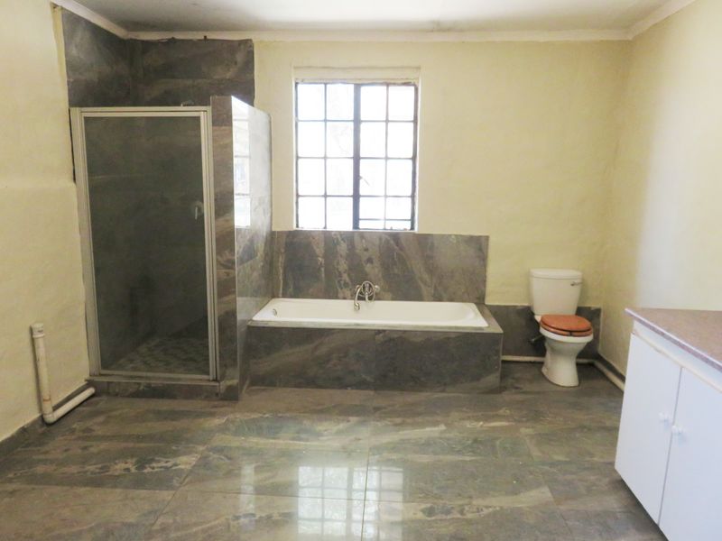 Farm House to rent between Lethabo Power Station and Groenpunt,   off R716 road - Photo 7