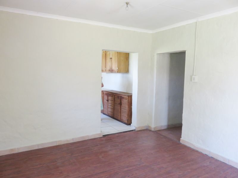 Farm House to rent between Lethabo Power Station and Groenpunt,   off R716 road - Photo 6