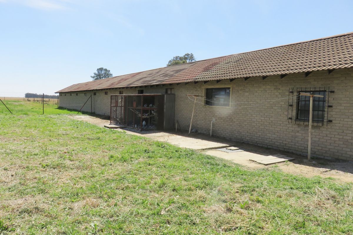 Farm House to rent between Lethabo Power Station and Groenpunt,   off R716 road - Photo 3