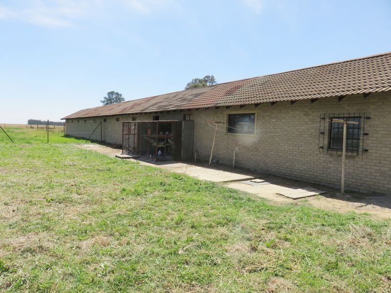 Farm House to rent between Lethabo Power Station and Groenpunt,   off R716 road - Photo 3