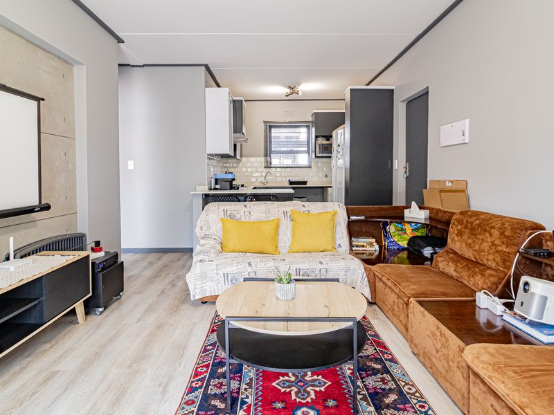 Ultra modern,  3 bed, 2 bath 2nd  floor unit available 1 July 2026! - Photo 2
