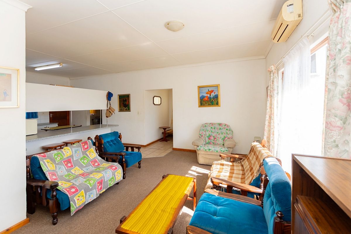 2 Bedroom home in walking distance to the new mall. - Photo 5