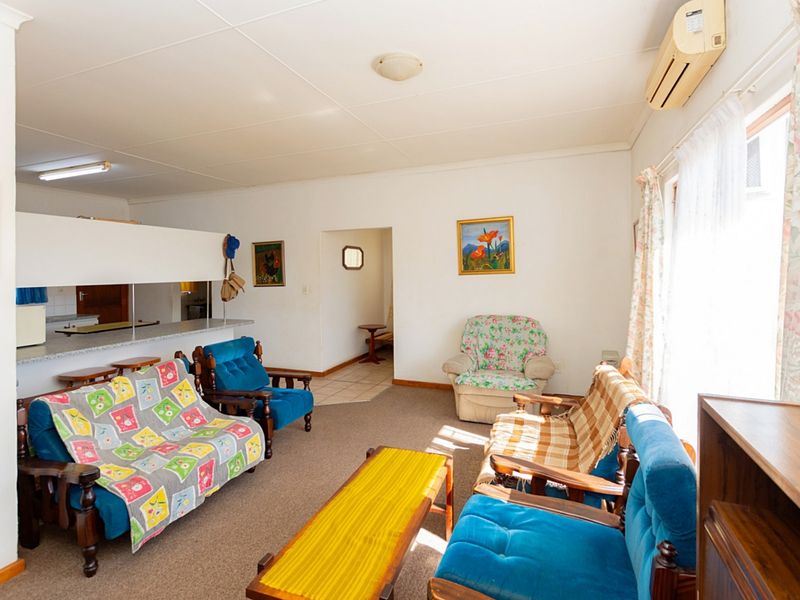 2 Bedroom home in walking distance to the new mall. - Photo 5