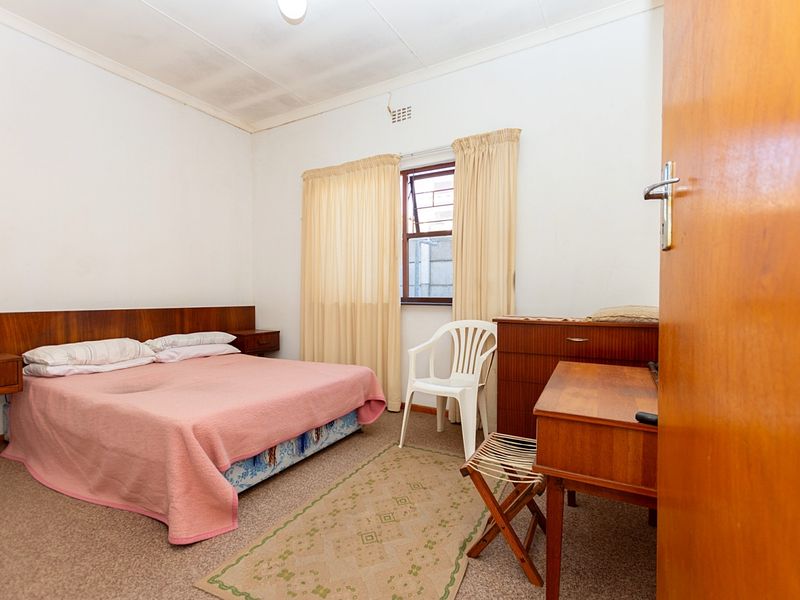 2 Bedroom home in walking distance to the new mall. - Photo 10