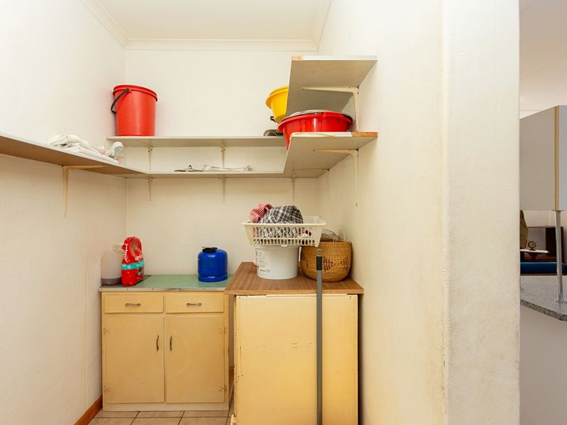 2 Bedroom home in walking distance to the new mall. - Photo 9