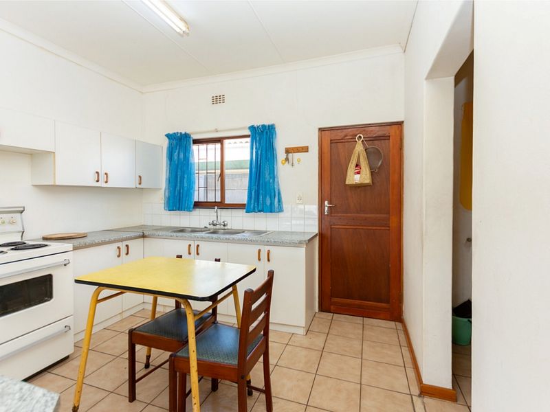 2 Bedroom home in walking distance to the new mall. - Photo 8