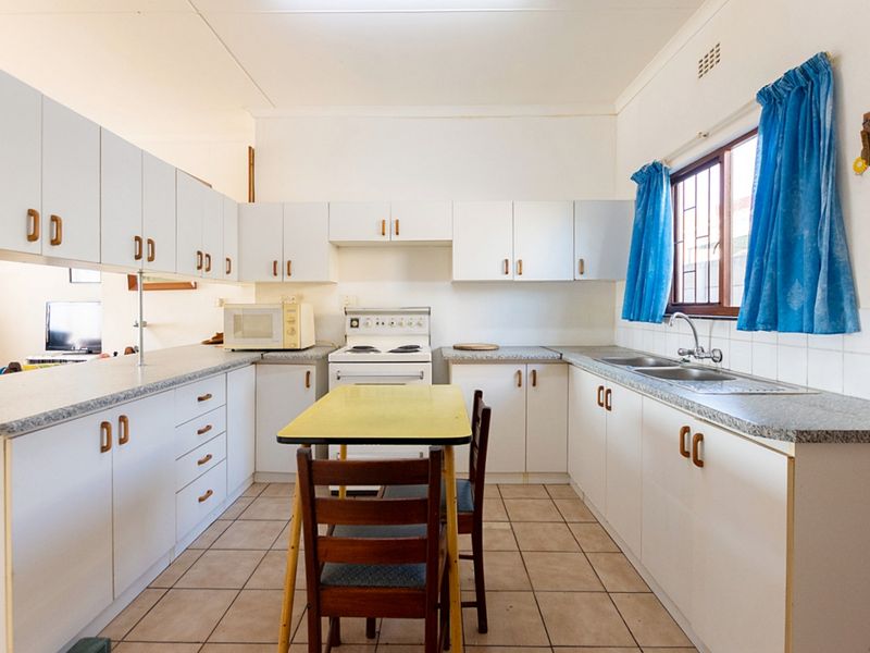 2 Bedroom home in walking distance to the new mall. - Photo 6