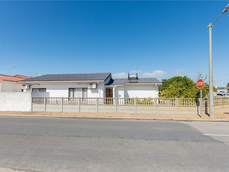 2 Bedroom home in walking distance to the new mall. - Photo 3