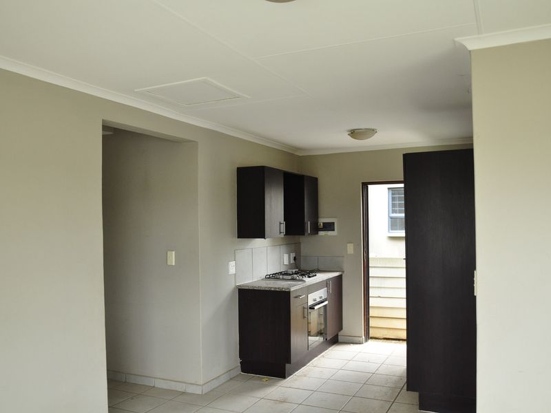 Charming 3-Bed, 2-Bath corner duplex in Summerset Place/Village ready for ownership. - Photo 5