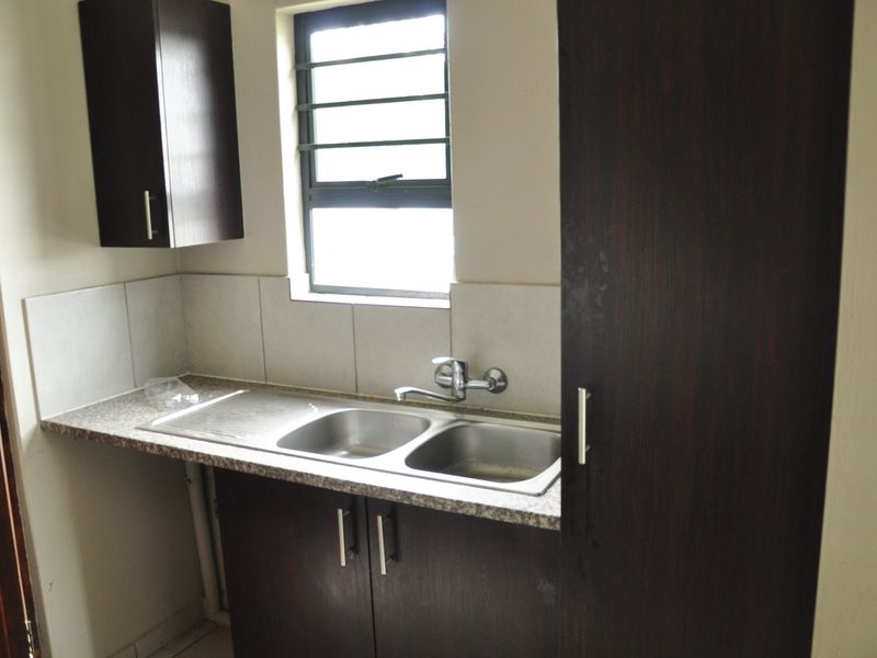 Charming 3-Bed, 2-Bath corner duplex in Summerset Place/Village ready for ownership. - Photo 4