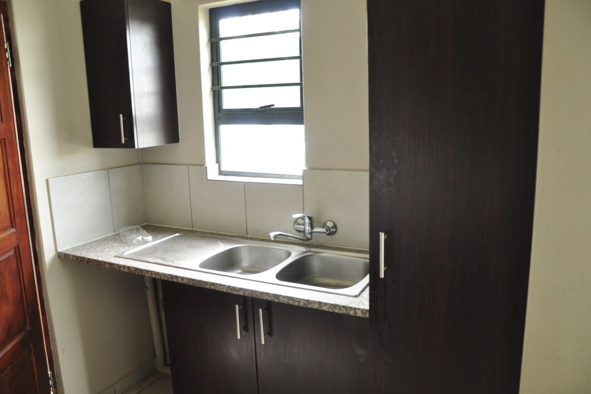 Charming 3-Bed, 2-Bath corner duplex in Summerset Place/Village ready for ownership. - Photo 4