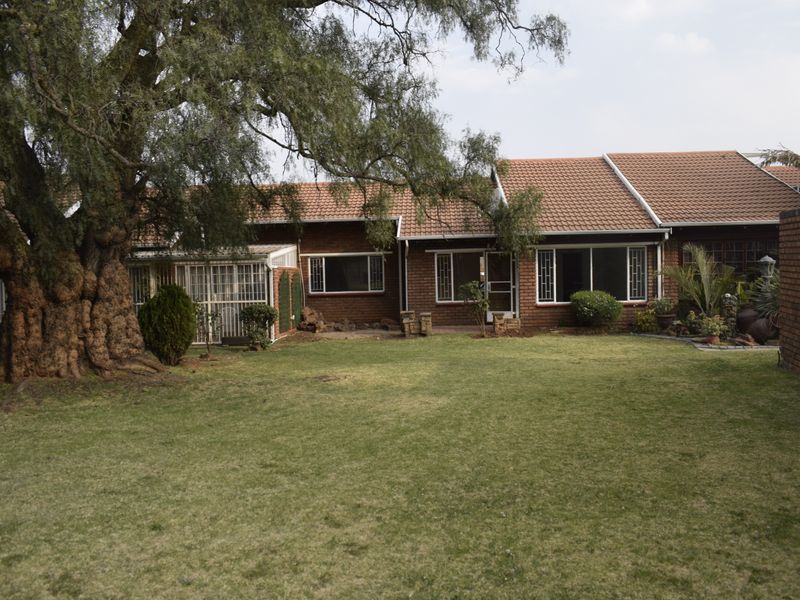 Simplex, pet friendly townhouse for sale in Boksburg South - Photo 4