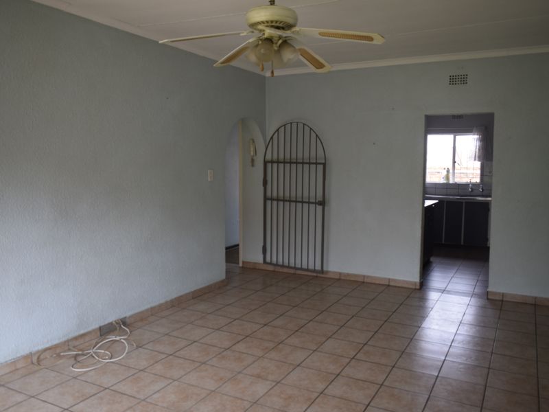 Simplex, pet friendly townhouse for sale in Boksburg South - Photo 9