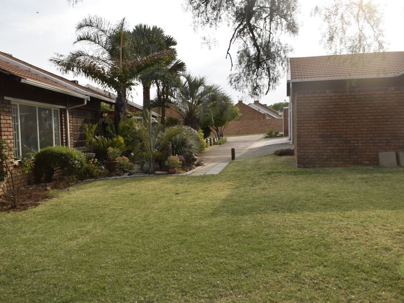 Simplex, pet friendly townhouse for sale in Boksburg South - Photo 7