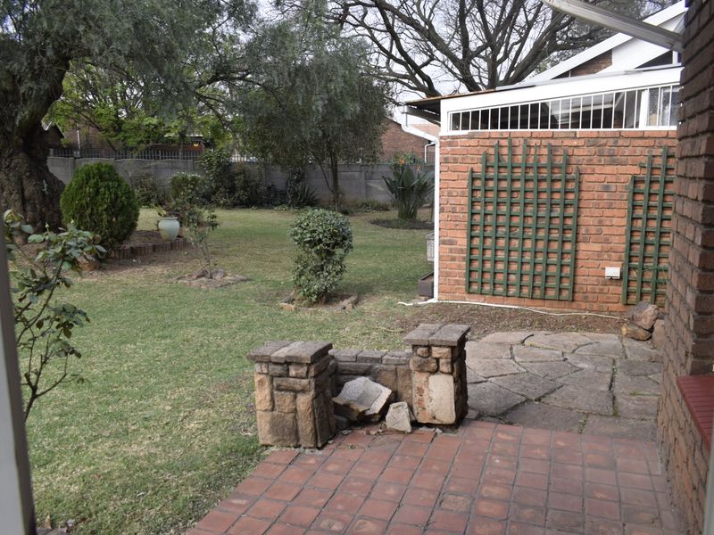 Simplex, pet friendly townhouse for sale in Boksburg South - Photo 6