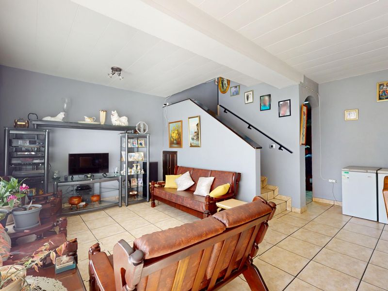 Move in and stay gem with full solar - Photo 8