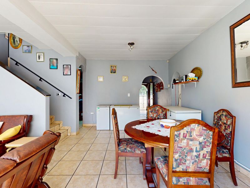 Move in and stay gem with full solar - Photo 7