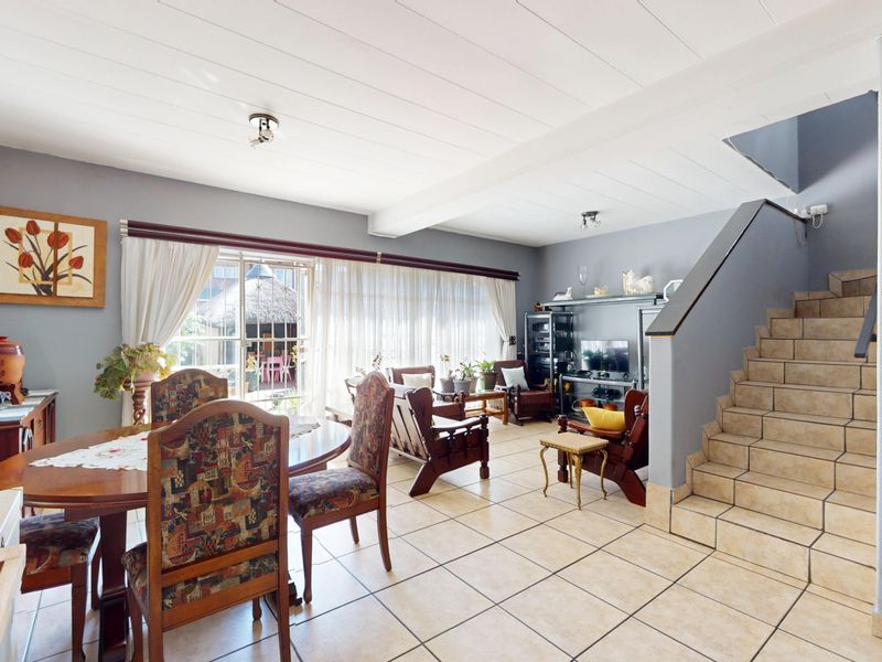 Move in and stay gem with full solar - Photo 9