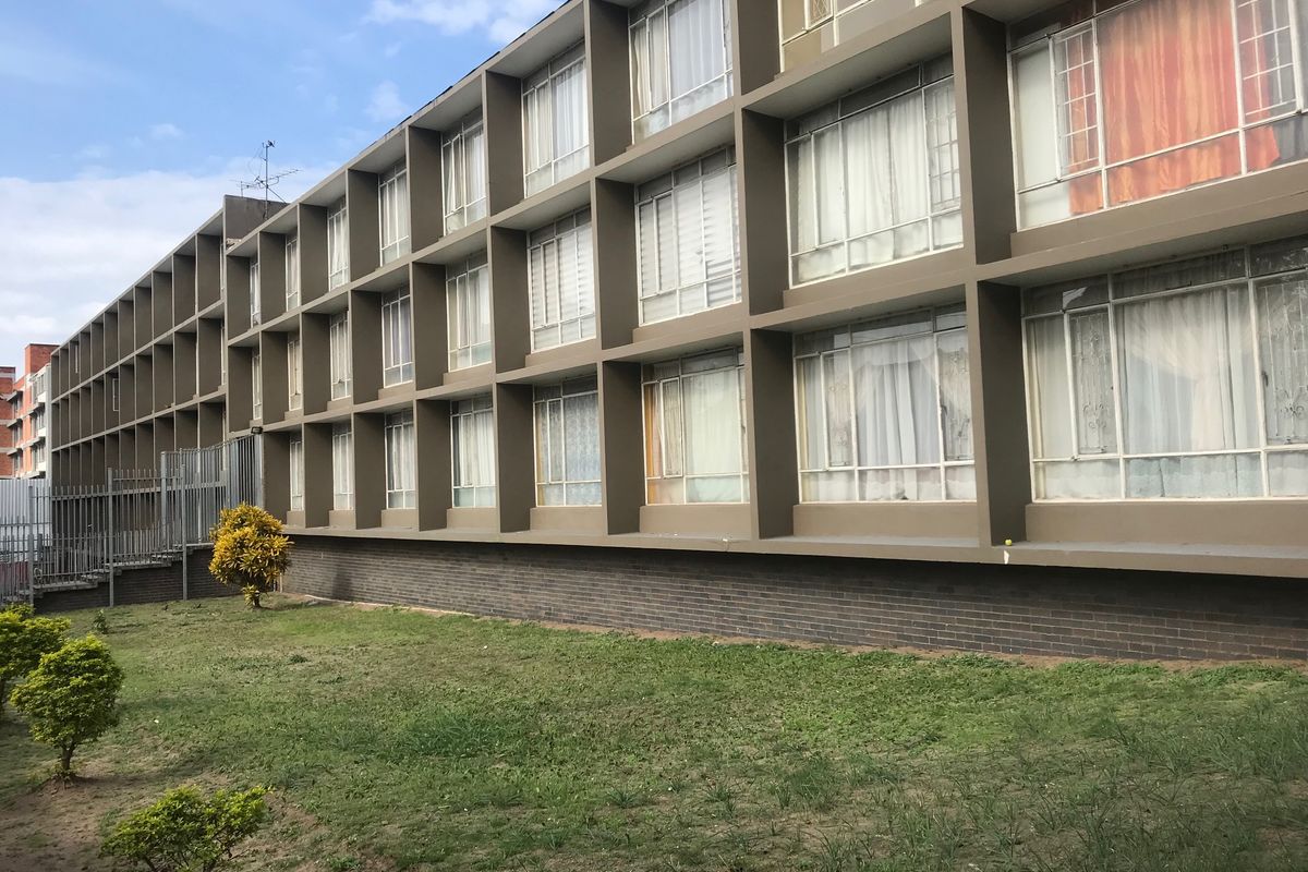 Reduced to sell , investment property on pubilc transport route - Photo 2