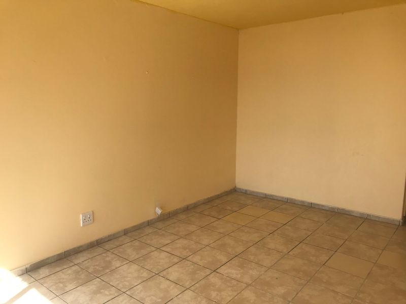 Reduced to sell , investment property on pubilc transport route - Photo 9