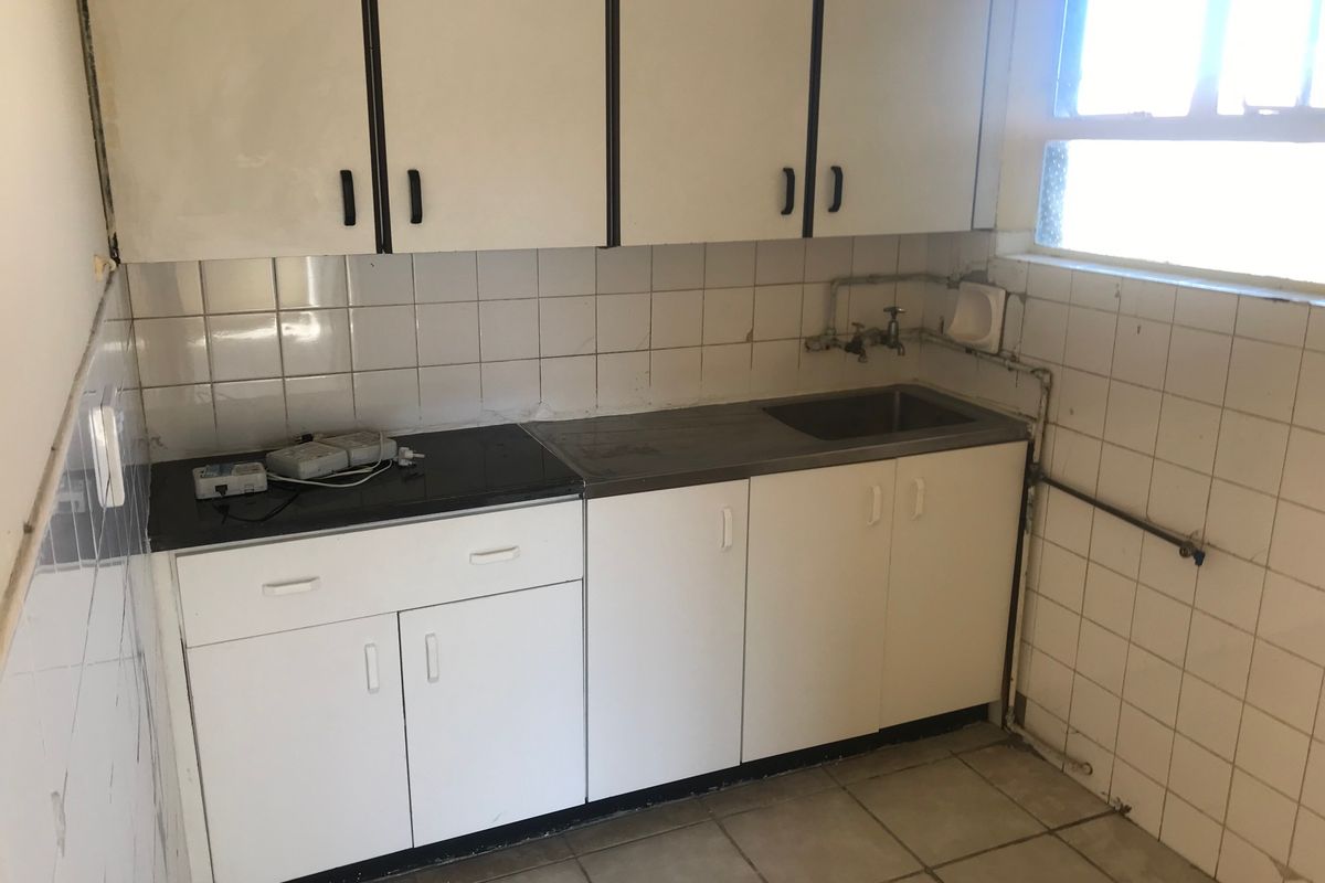 Reduced to sell , investment property on pubilc transport route - Photo 3