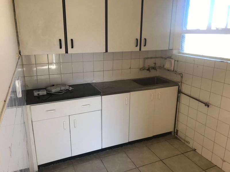 Reduced to sell , investment property on pubilc transport route - Photo 3