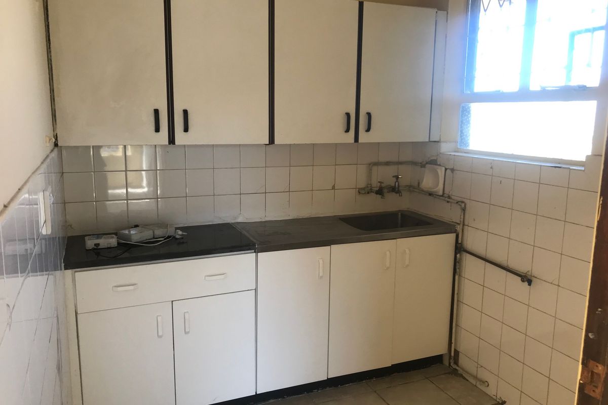 Reduced to sell , investment property on pubilc transport route - Photo 4