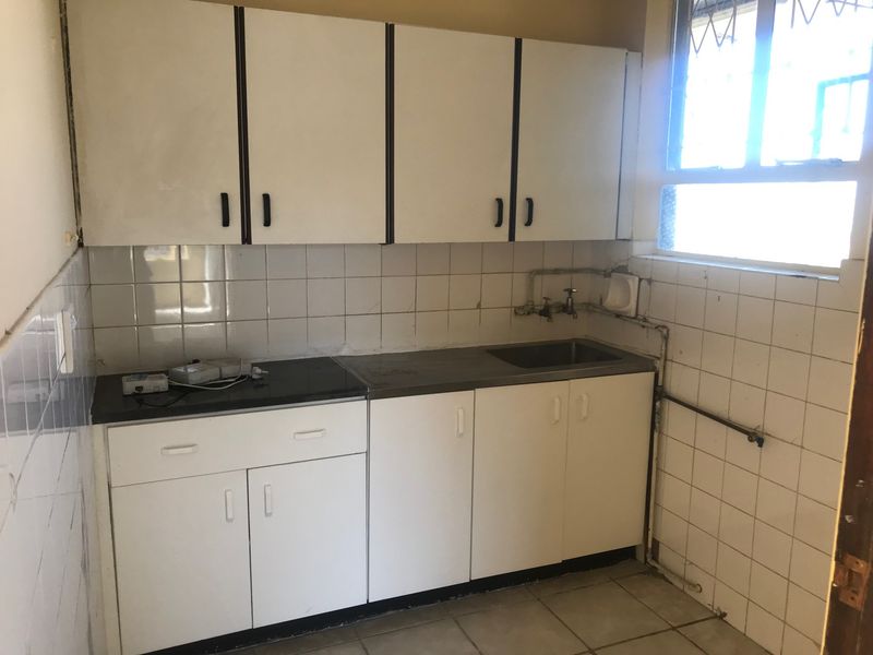 Reduced to sell , investment property on pubilc transport route - Photo 4