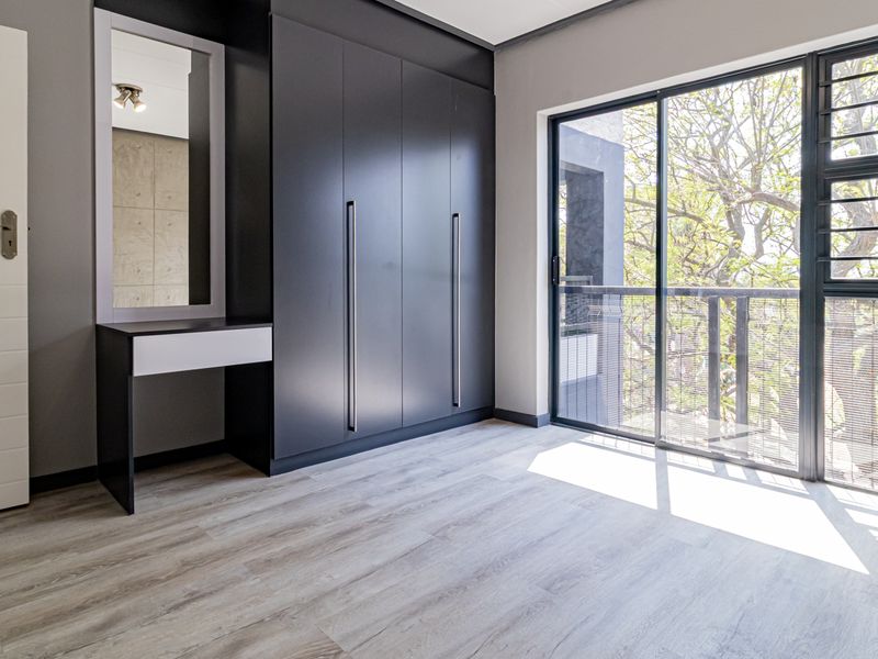 Clean, shining and bright and brand new!!! - Photo 8